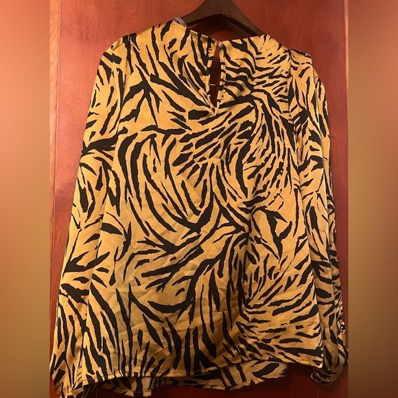 Dress Form Los Angeles Sz Medium Matriarch by R + D Party Animal Blouse - Picture 5 of 9